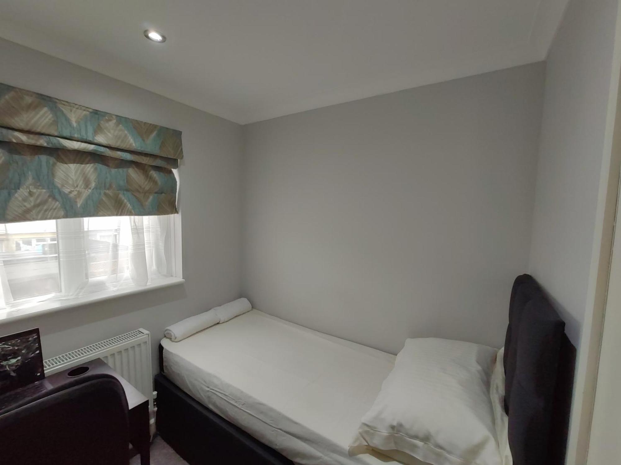 South Ockendon Elegant 3-Bedroom Home, Sleeps Up To 5 Guest. מראה חיצוני תמונה