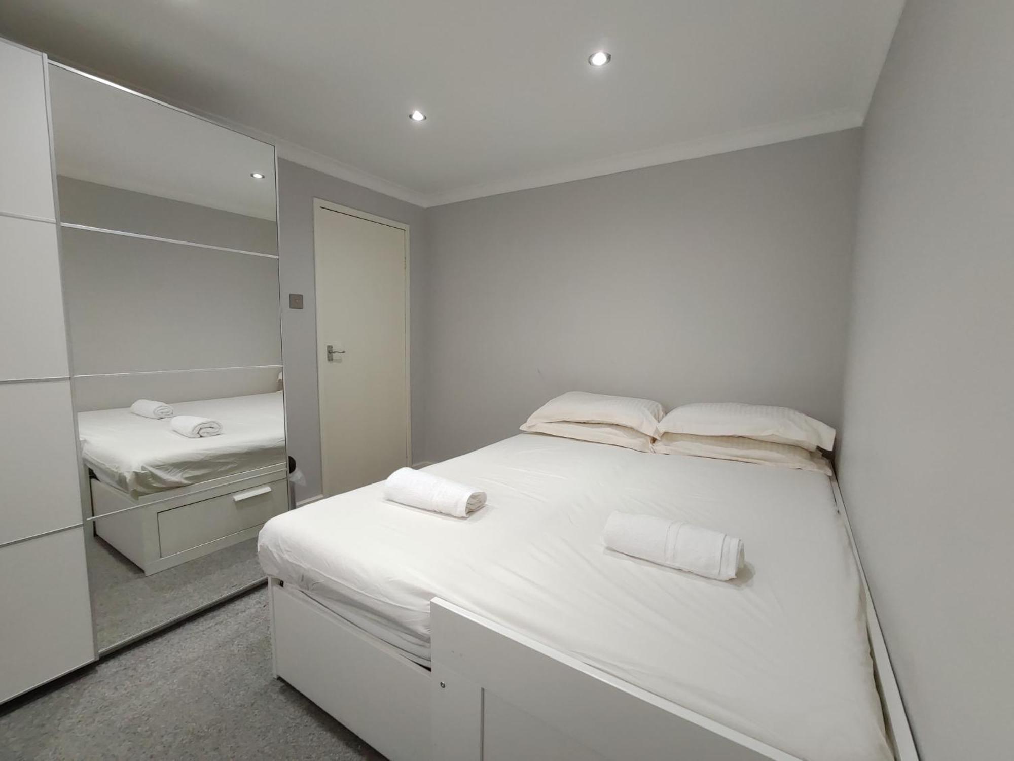 South Ockendon Elegant 3-Bedroom Home, Sleeps Up To 5 Guest. מראה חיצוני תמונה