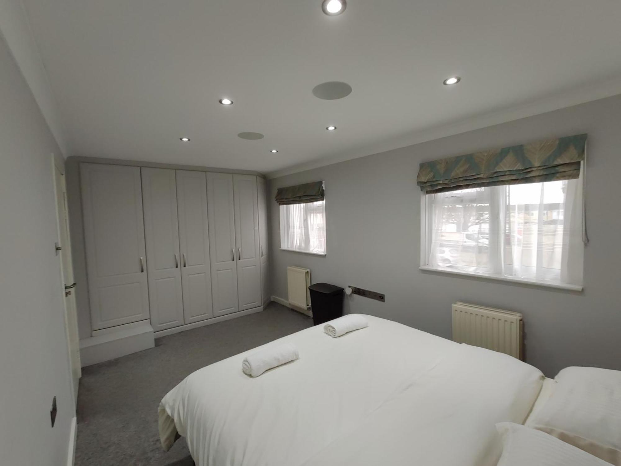 South Ockendon Elegant 3-Bedroom Home, Sleeps Up To 5 Guest. מראה חיצוני תמונה
